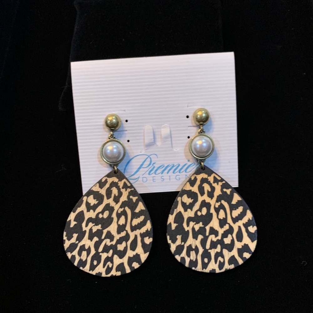 Premier Designs earrings “Wild Thing”
